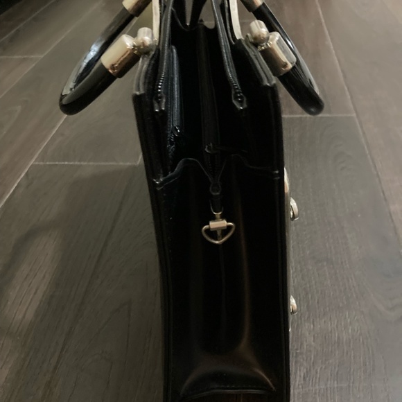 Beautiful and elegant black faux-leather purse- like new! - Picture 3 of 5